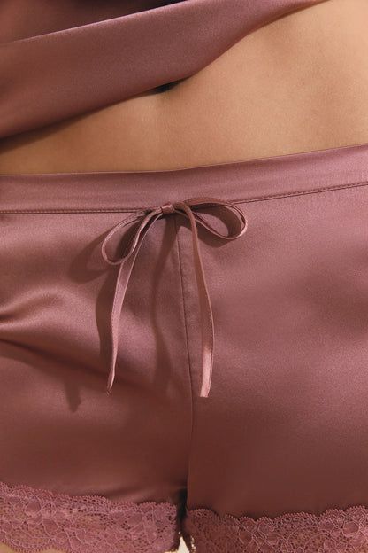 PRINT. PINK BACKGR