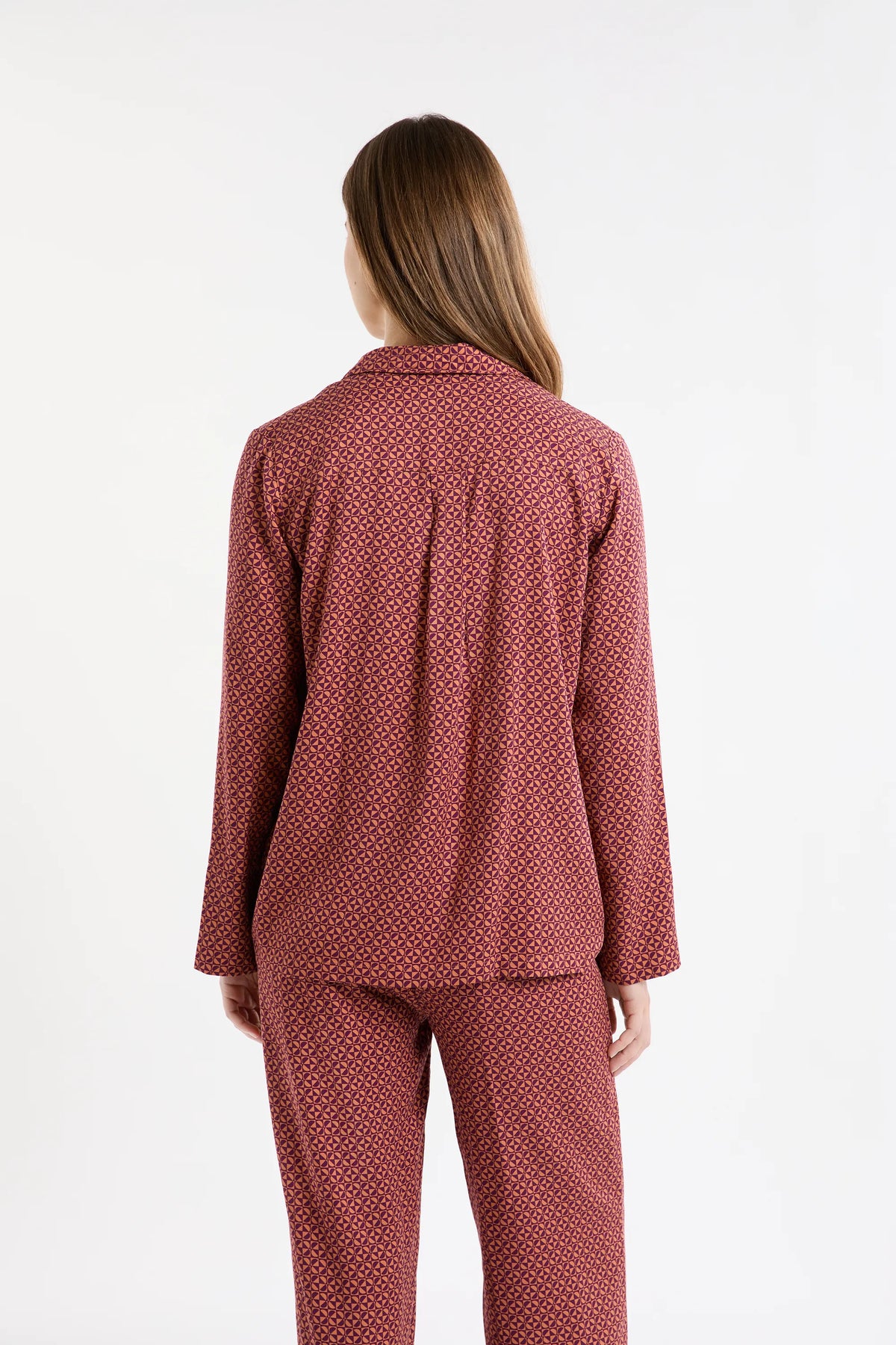 GARNET BURGUNDY