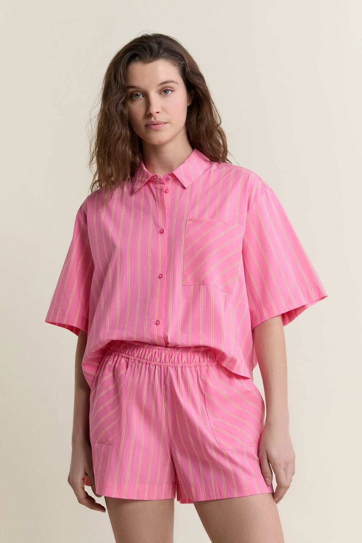 PRINT. PINK BACKGR