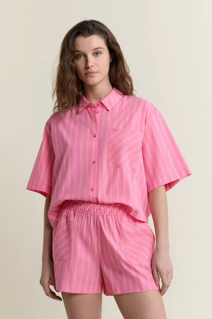 PRINT. PINK BACKGR