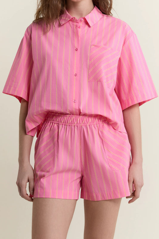 PRINT. PINK BACKGR
