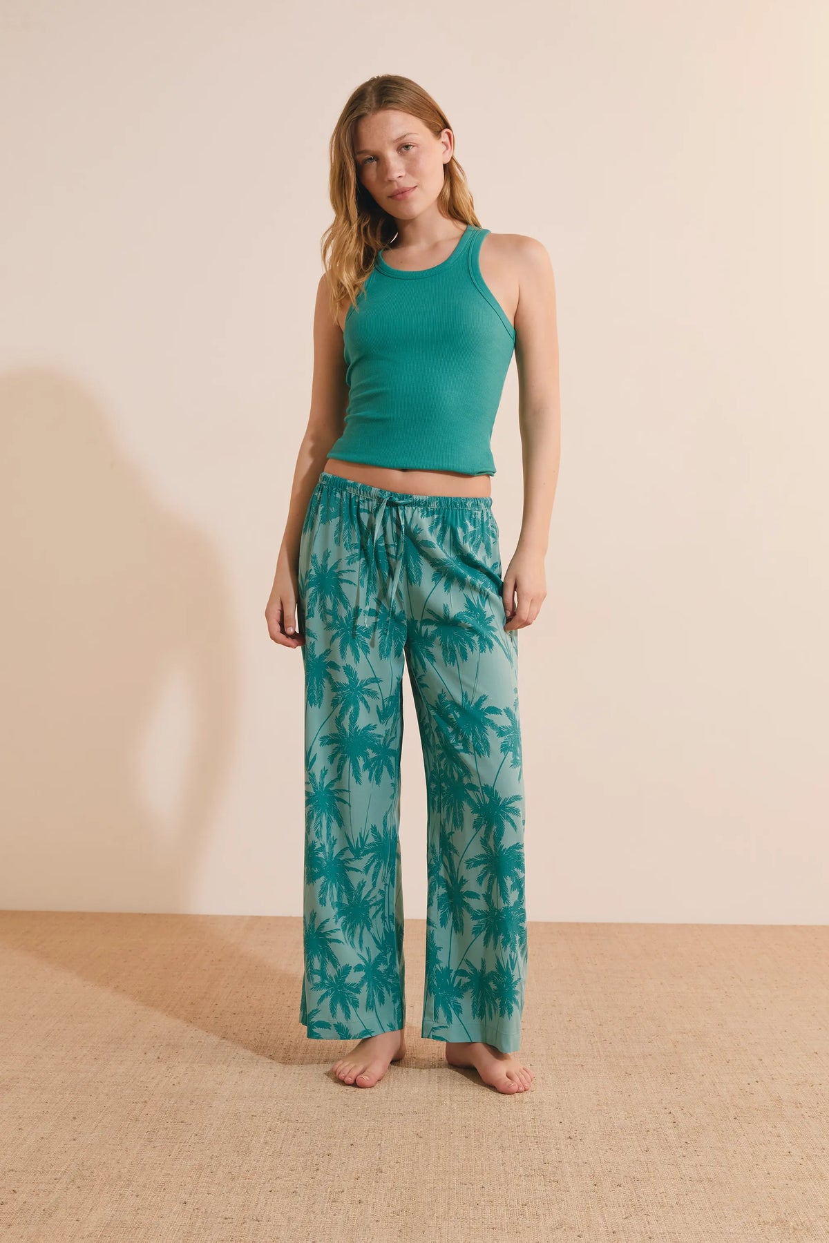 GREEN