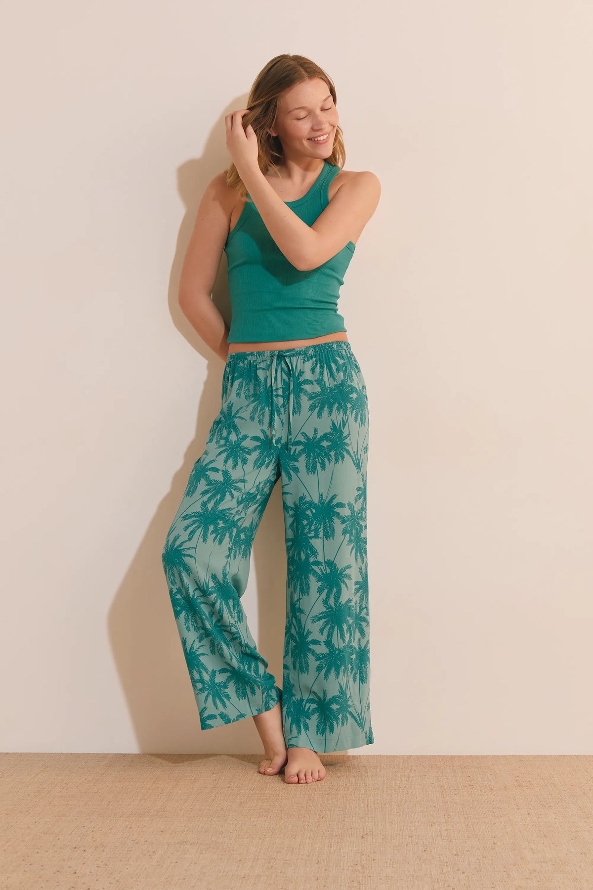 GREEN