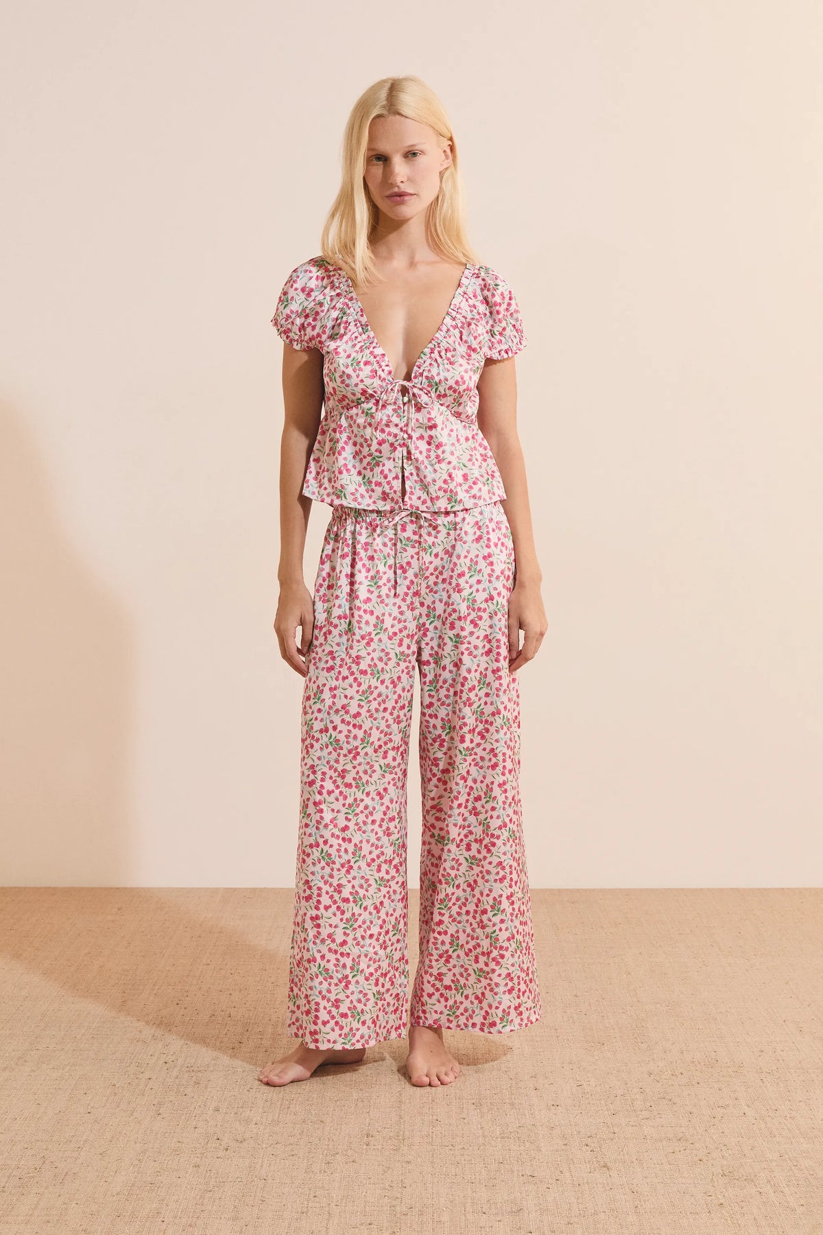 PRINT. PINK BACKGR