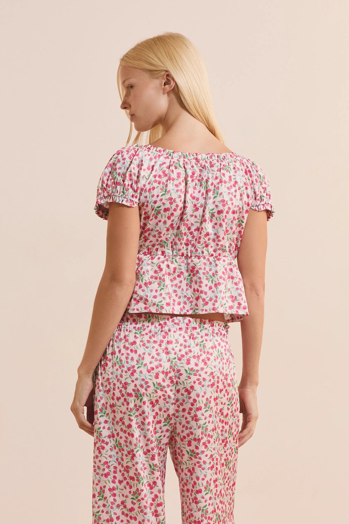 PRINT. PINK BACKGR