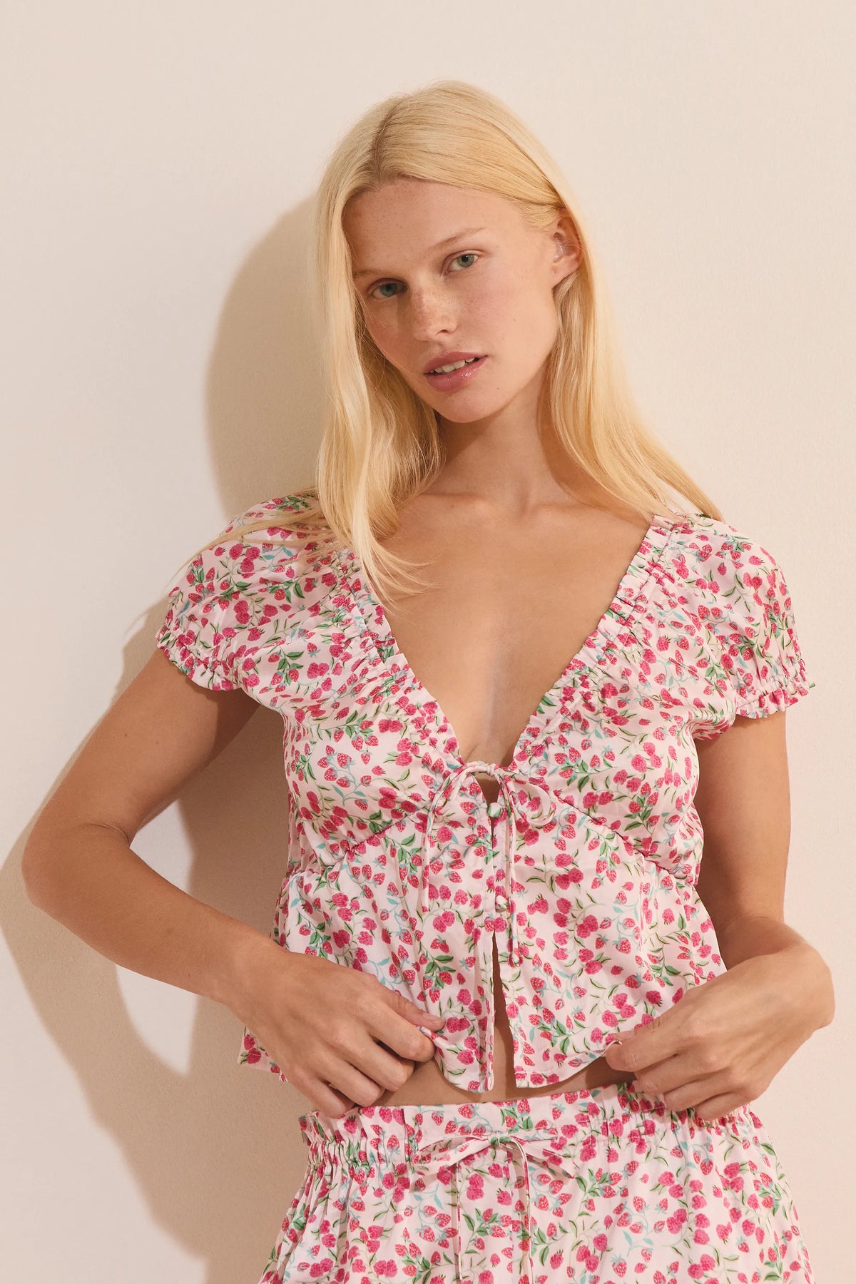 PRINT. PINK BACKGR