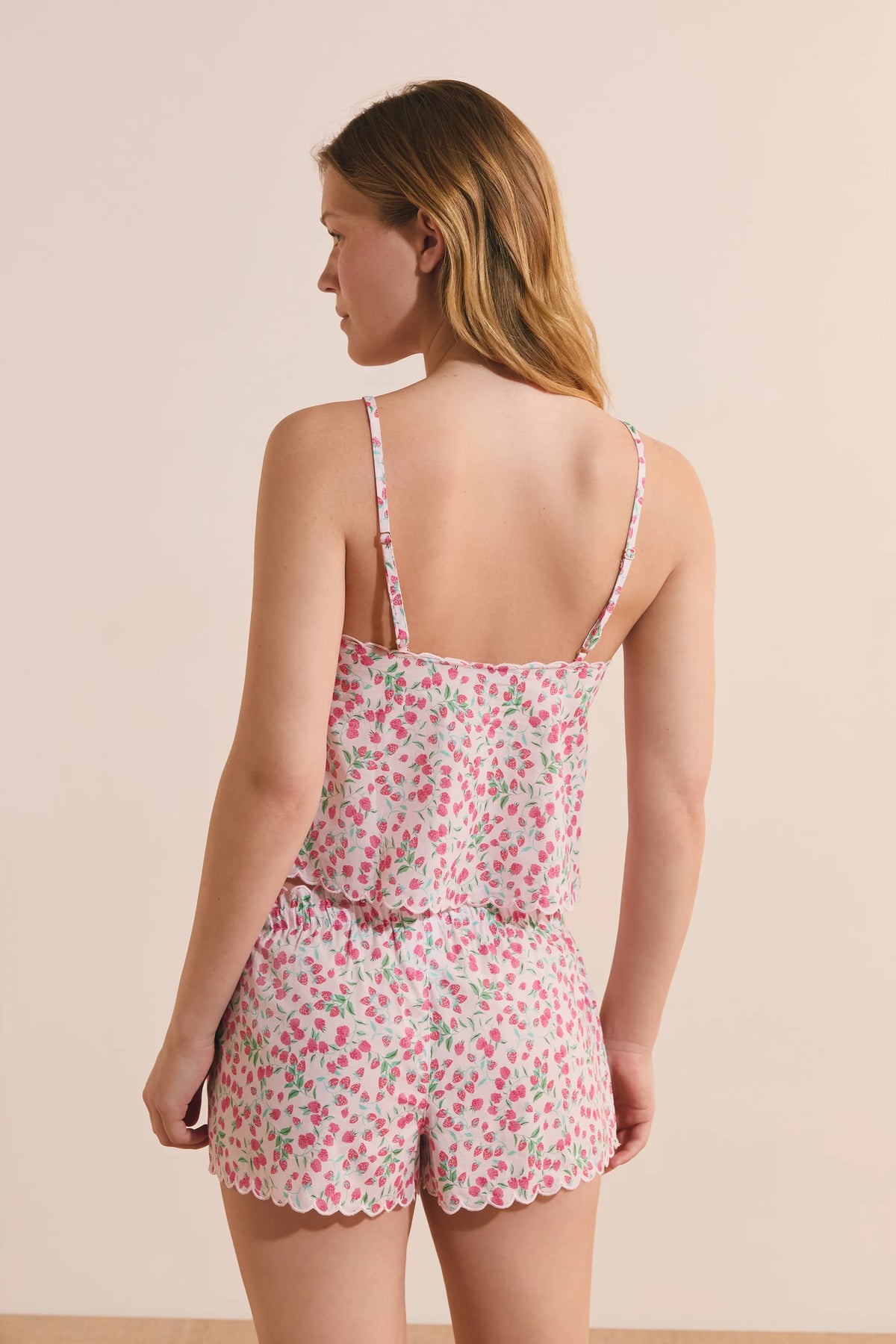 PRINT. PINK BACKGR